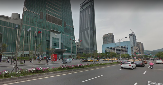 台北市從 7 月 1 日起，將推行低污染排放示範區，鎖定二行程機車、未定檢機車及未取得自主管理標章的柴油車加強檢驗稽查。（圖片來源：Google）