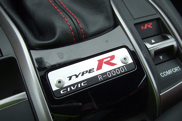 美規首輛 Honda Civic Type R 最終以 20 萬美元（約台幣 608 萬元）身價拍出。