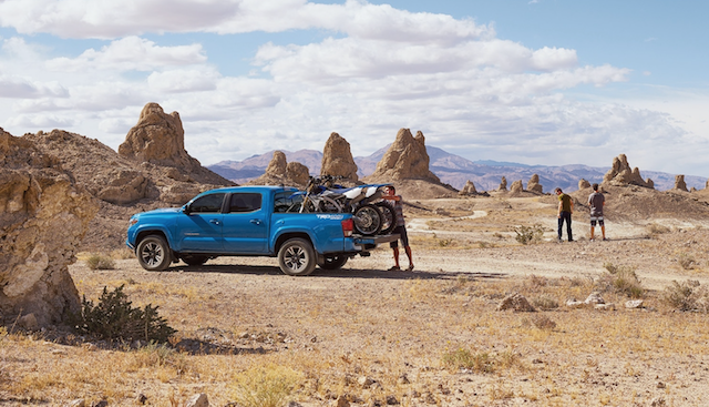 Toyota 及 Nissan，在美國也有銷售皮卡車，平均一天銷售約 500 輛，圖為Toyota Tacoma。