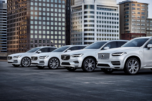自 2019 年開始 Volvo Cars 新車都將裝載電動馬達，先以複合動力系統，減少對傳統燃油引擎的依賴。