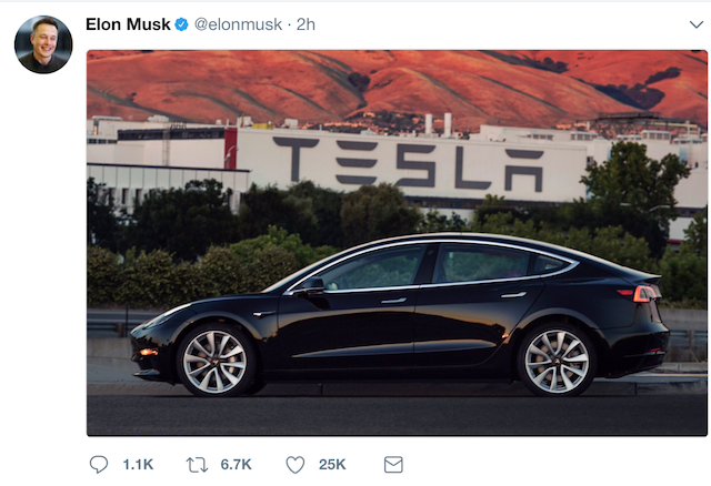 Elon Musk 在 6 月 28 日過 46 歲生日，這第一輛的 Model 3，是他的生日禮物。