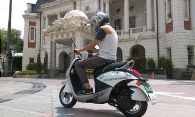 市府積極鼓勵汰換二行程機車，新購電動車及建構電動機車的使用環境。（圖台中市政府提供）