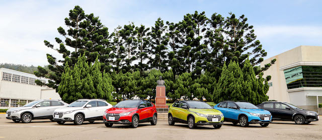 車色部分，這次共有 6 種車色，其中光漾紅、炫光藍、青曜黃則是這次 Luxgen 最新的車色。