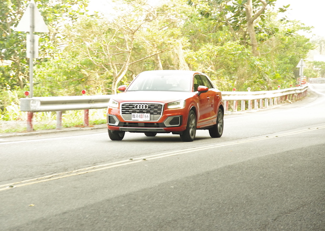 透過標配跑車式轉向系統及 Audi Drive Select 可程式車身動態控制系統以及 CoD 主動汽缸管理,讓 Q2 增加駕馭樂趣以及節能訴求。
