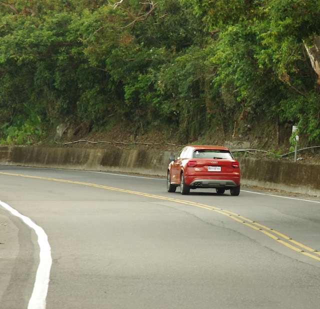 Q2 這顆 1.4TFSI 渦輪引擎,搭配 1280 公斤的車重,表現算是中規中矩,在節能與動力中間取得一個平衡點。