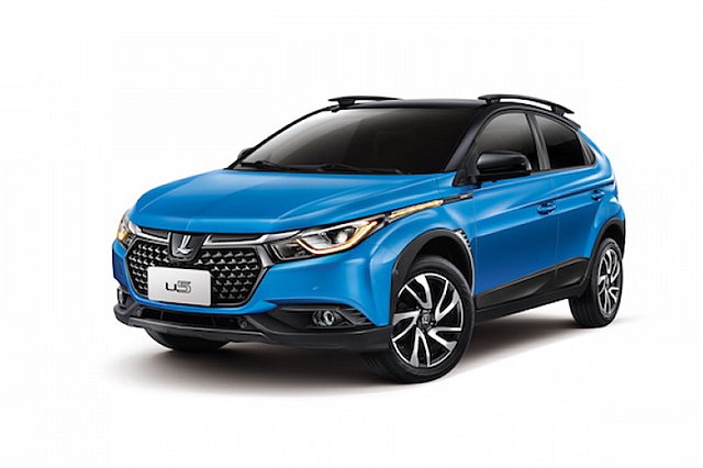 Luxgen U5 動力來自 1.6 升汽油引擎，具 120 匹最大馬力、15.3 公斤米峰值扭力輸出，並搭配 CVT 無段變速系統，懸吊則採前麥花臣、後拖曳臂的設定。