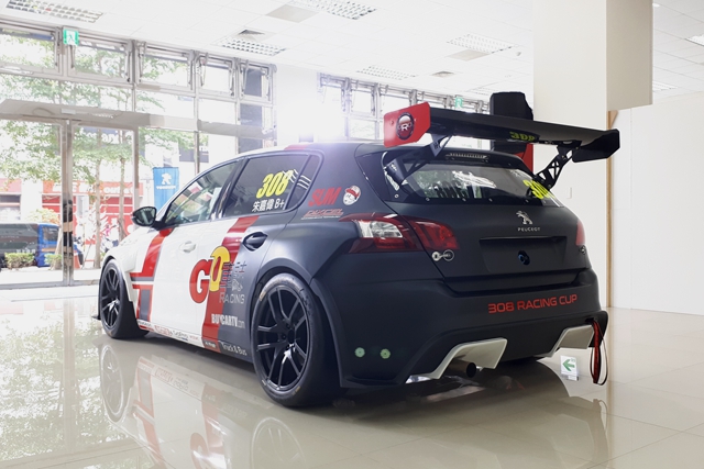 Peugeot 308 Racing Cup TRC 廠車並非市售車，無法領牌上路。