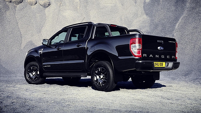 除了外觀完全黑化外，Ford Ranger Black Edition 也順勢加入許多實用配備。