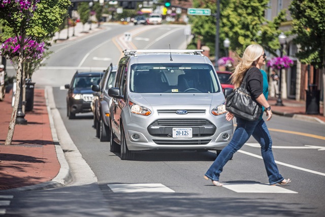 為了觀察無人駕駛車輛與周圍環境的互動方式，Ford 與維吉尼亞科技交通運輸研究所合作。