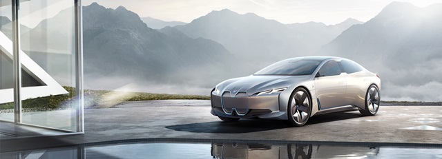 BMW 前首席設計師 Chris Bangle 在參觀完法蘭克福車展後，雖然肯定汽車科技的不斷進步，但對於新車設計方面，卻認為此次的新車都相當無聊。