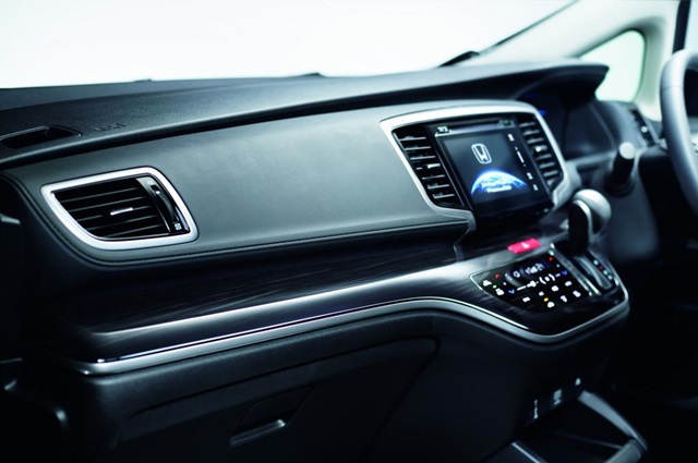 相比於台灣只有頂級車型才配有 Honda Sensing 主動安全系統，日規車型直接就全車系標配。