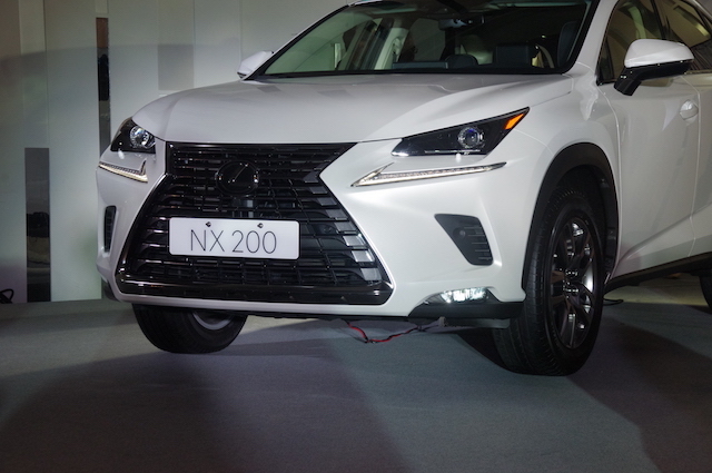 Lexus NX 200 菁英版部分，頭尾燈、前後霧燈、日行燈採用 LED 燈。