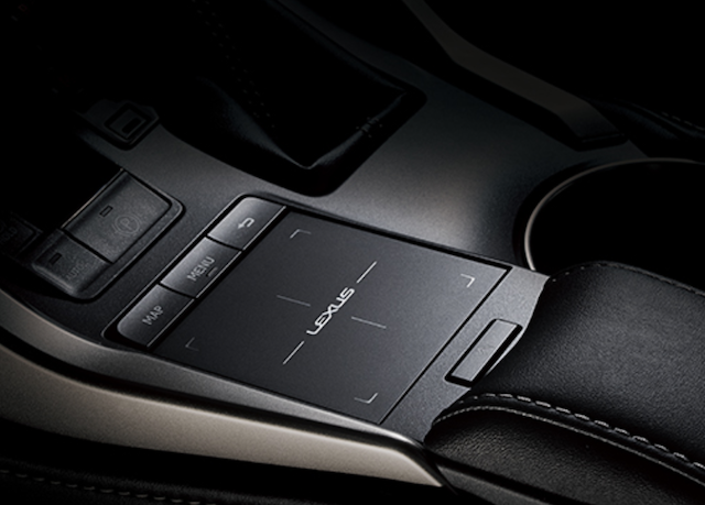 Lexus NX 標配 Remote Touch 資訊整合操控介面，增加操作便利性。