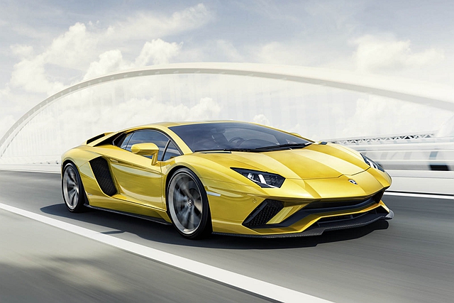 Lamborghini 旗下問世 6 年的 Aventador 超跑，不僅已累積生產 7,000 輛總額，現在更不斷寫下品牌旗艦車款的歷史銷售紀錄。
