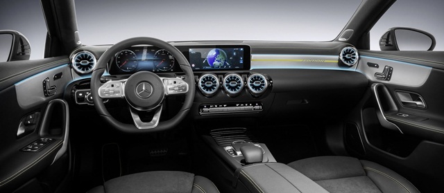 全新第四代 A-Class 的官方內裝照日前曝光，與過去較為陽春的鋪陳不同，而是與品牌高級車款 E-Class、S-Class 的內裝設計看齊。