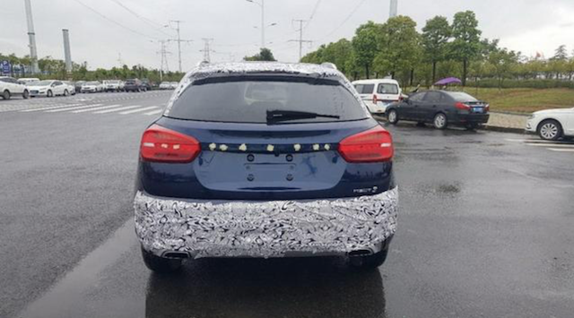 車尾與 Mercedes-Benz GLA 如出一徹。