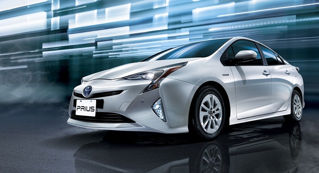 日媒傳出最新消息,第四代 Prius 準備進行小改款,外觀上將會明顯變動,預計今年 6 月就會問世。