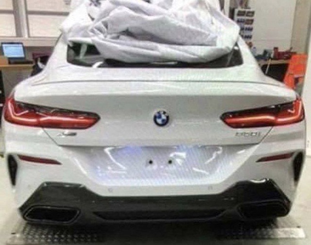 車尾的線條也與承襲概念車的優美設計，而且在後方還營造出翹臀的感覺。