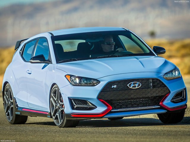 搭載 2.0 升缸內直噴 Turbo 引擎的 Hyundai Veloster N 性能鋼砲，擁有 275 匹最大馬力與 35.9 公斤米峰值扭力，唯獨因應北美市場車廠不公布新車性能數據的傳統，目前無法知曉本車的加速實力究竟如何。