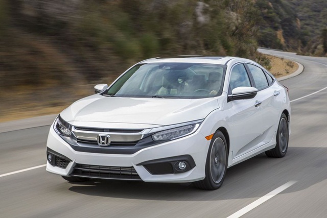 轎車幾乎都比 2016 年下降許多，唯獨 Honda Civic 表現令人驚嘆，從過去第 10 名一舉竄升到第 4 名。