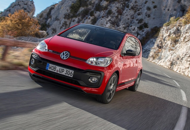 搭載 1.0 升 3 缸 TSI 動力的 Volkswage up! GTI 擁有 115 匹最大馬力，儘管其 0 ～ 100 公 里／ 時 8.8 秒的加速性能以今日的觀點來說並不算很快，但輕巧靈活的操控反應才是這輛小鋼砲真正的賣點。