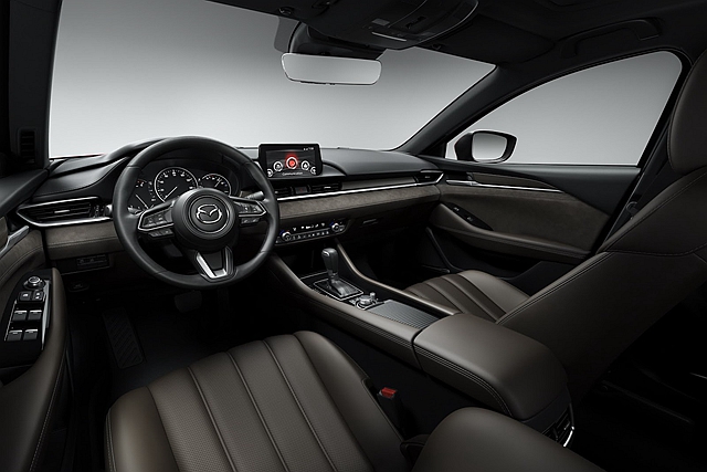 小改款 Mazda 6 除了外觀上明顯變動以外，原廠更將 6 大最新科技搬上車。