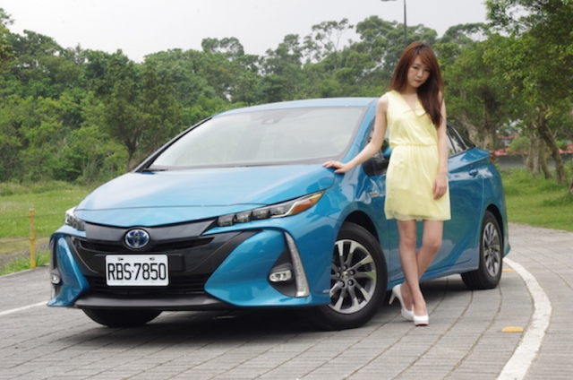 Toyota Prius PHV