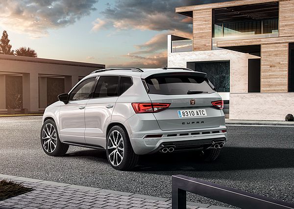 Seat Ateca 也是從福斯集團的 MQB 模組化底盤平台發展而來，與福斯 Tiguan、Skoda Kodiaq 及 Karoq 等車相同。因此未來會不會再衍生其它性能都會休旅，值得好好觀察。