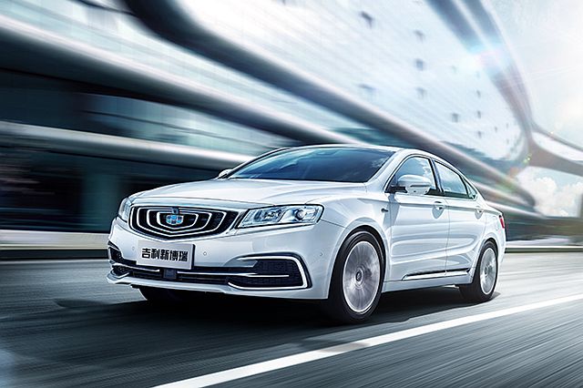 吉利汽車集團已握有瑞典 Volvo、倫敦計程車、馬來西亞 Proton 汽車等多數股份，這次以董事長個人名義收購德國戴姆勒集團 9.69％股份，未來動向也成為全球汽車產業的焦點。