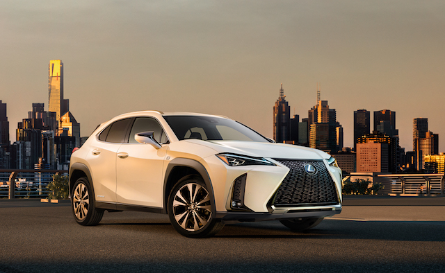 Lexus UX 透過影片，看到外觀樣貌。