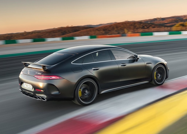 性能最強的 GT63 S 4MATIC+ 由靜止加速至時速百公里只需 3.2 秒，極速可直上 315 公里／時。