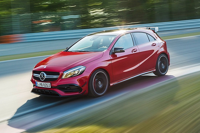 現行 AMG A45 搭載的 2.0 升直列四缸渦輪增壓引擎，已具備 381 匹最大馬力，不過新世代 AMG A45 將會有超過 400 匹表現。代表這具引擎的排氣量，每公升可爆發超過 200 匹馬力，效率比超跑要更猛。