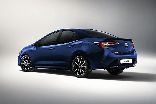 車尾以運動感十足的高腰設計呈現，縱使這只是全新第 12 代 Toyota Corolla 假想圖，但也吸引許多人關注。