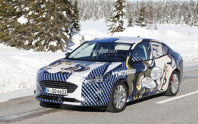 高調的 Ford Focus 大改款偽裝車，以漫畫風方式呈現。