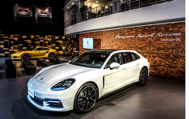 Porsche Exclusive Manufaktur 保時捷個人化訂製服務，從裡到外以精湛工藝結合車主獨到的想法，替車主量身打造專屬於自己的保時捷車款，從單一部件的改變到大範圍的改造皆能隨心所欲。