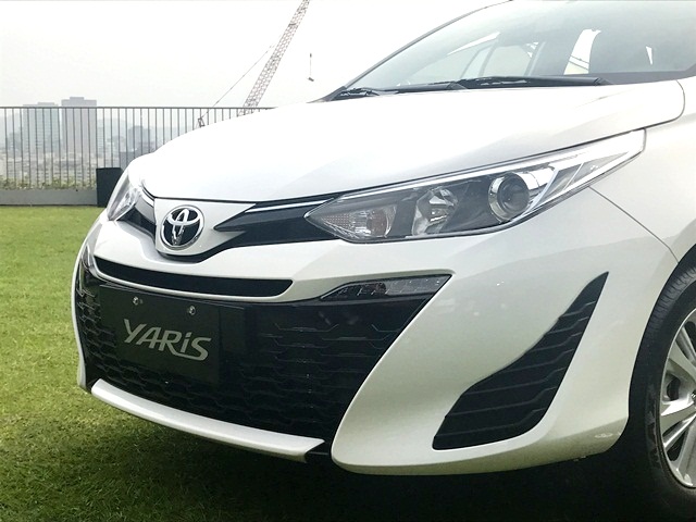 輔以更銳利的頭燈以及 LED 日行燈，車身線條一路延伸到車尾。