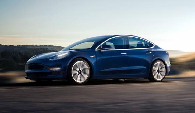 Tesla 執行長 Elon Musk 在社群平台上表示，將推出 Model 3 新動力版本。