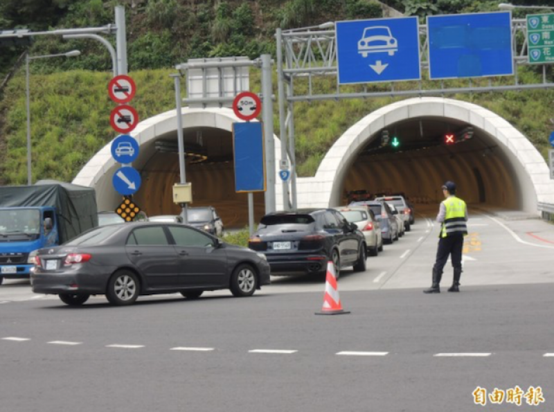 蘇花改蘇澳到東澳段傳出 5 月 5 日開放大客車行駛，圖為北端出入口蘇澳隧道。（資料照，記者江志雄攝）