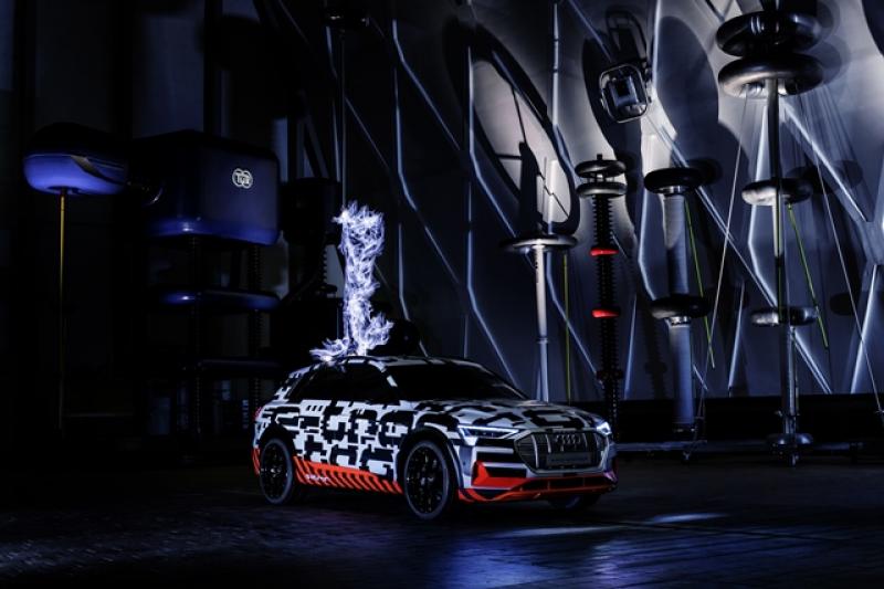 Audi 於今年日內瓦車展向全球首演 e-tron prototype 原型車。