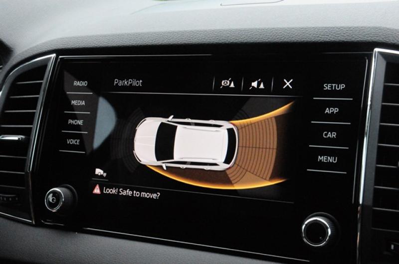 另外全車系更將 ACC 主動車距控制巡航系統、Front Assist 主動式緊急煞車輔助。