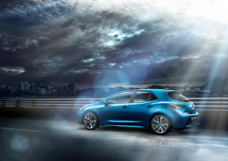 今年媒體春酒，總代理原本公布 是第四季才會推出 Toyota Auris 。