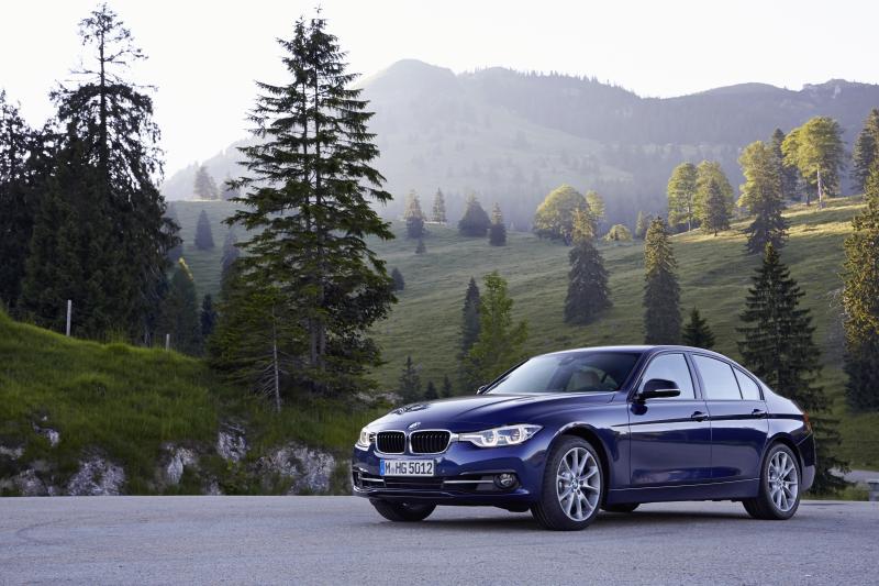 BMW 3 系列透過配備升級方式，刺激銷售。