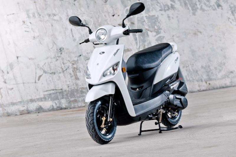 光陽 Nice 100，強調省油以及輕車身的特點。