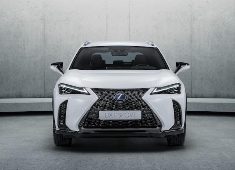 Lexus 首款小跨界休旅 UX。