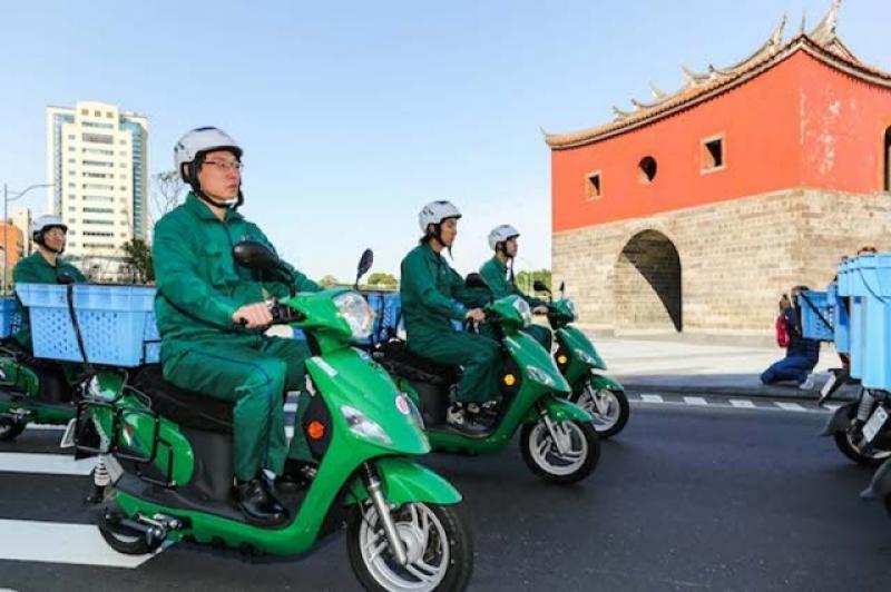 針對中華 e-moving POST，郵政工會刊物「中華郵工會訊」提到郵差的看法。