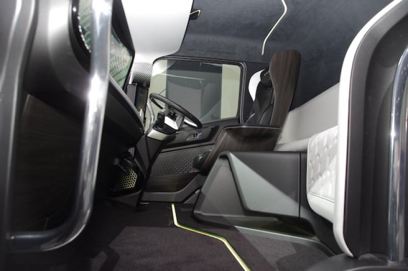 寬敞的車是空間,以及高科技的座艙,是 E-FUSO Vision One  一大特色。