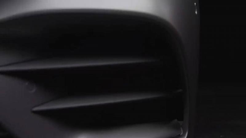 雖然是偏家庭風格的 MPV 車款，但大改 B-Class 的下擾流設計改得更具侵略氣息。