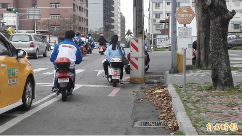 機車考照將有重大制度變革，將增情境題。圖中人車與新聞事件無關。（資料照）