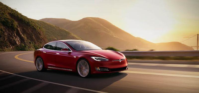 Tesla Model S 主力房車，在 NHTSA 安全評比排名第二。