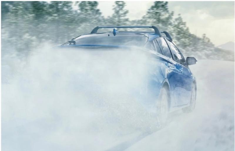 原廠宣稱搭載 E-Four 四驅系統的 Prius，甚至能輕鬆的在雪地上進行行駛。